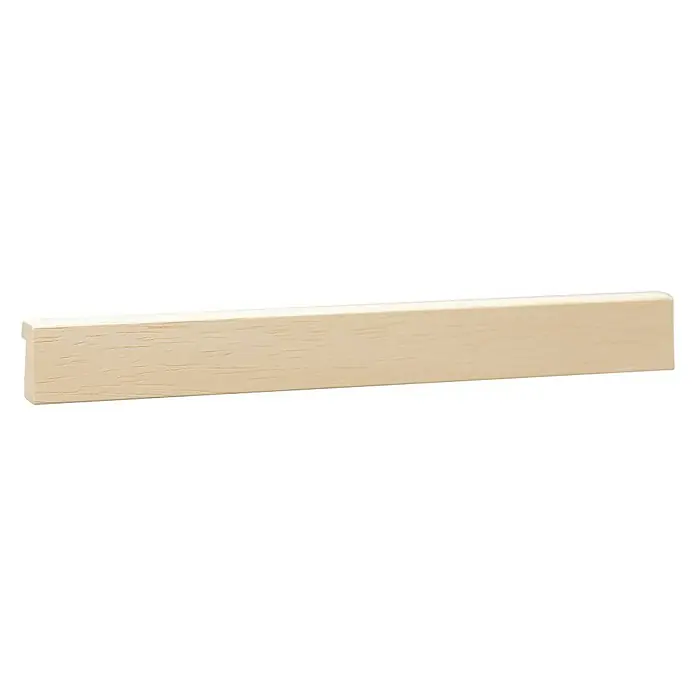 Falzleiste - 240 x 1,2 x 2,2 cm, Abachi - Nahaufnahme eines Sockels aus hellem Holz. Das Produkt ist ideal für die Fertigstellung von Fußböden oder Wänden in Innenräumen.