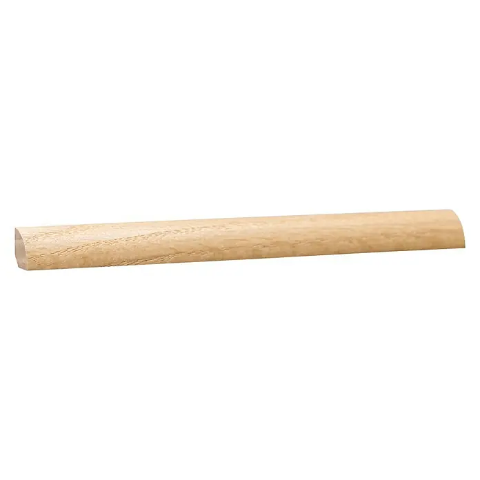 Viertelstab - 100 x 1,4 x 1,4 cm, Eiche - Nahaufnahme einer Viertelstab-Holzleiste mit abgerundeter Kante, ideal für den Innenausbau und als dekoratives Element.