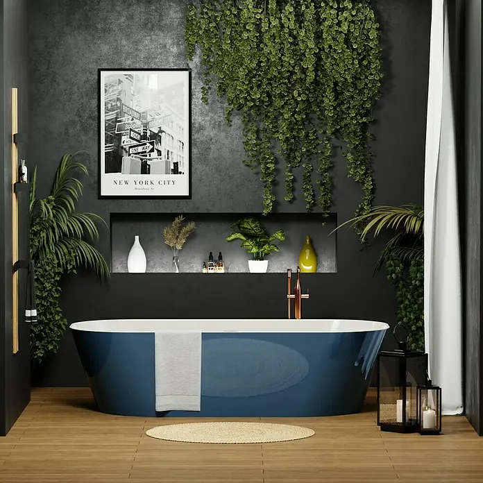 Camargue Freistehende Badewanne Torino - L x B: 170 x 80 cm, Sanitäracryl, Blau/Weiß - Stilvolles Badezimmer mit blauer Badewanne als Blickfang, umgeben von Pflanzen und moderner Dekoration für ein entspannendes Ambiente.