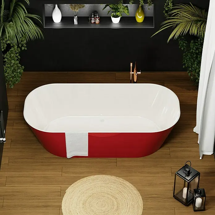 Camargue Freistehende Badewanne Torino - L x B: 170 x 80 cm, Sanitäracryl, Rot/Weiß - Ein freistehende Badewanne in Rot und Weiß, die mit ihrem modernen Design und der hochwertigen Verarbeitung überzeugt, steht auf einem hellen Holzboden.