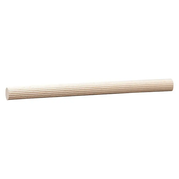 Rundstab I - Ø x L: 16 mm x 1 m, Buche, Gerillt - Nahaufnahme einer geriffelten Holzstange, ideal für Bastelprojekte oder dekorative Elemente im Innenbereich. Die Textur des Holzes ist gut sichtbar.