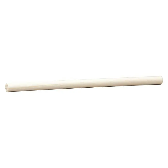 Rundstab - Ø x L: 16 mm x 2,4 m, Glatt - Ein heller, unbehandelter Holzstab liegt vor einem schwarzen Hintergrund, ideal für Bastelprojekte oder als einfache Stütze.