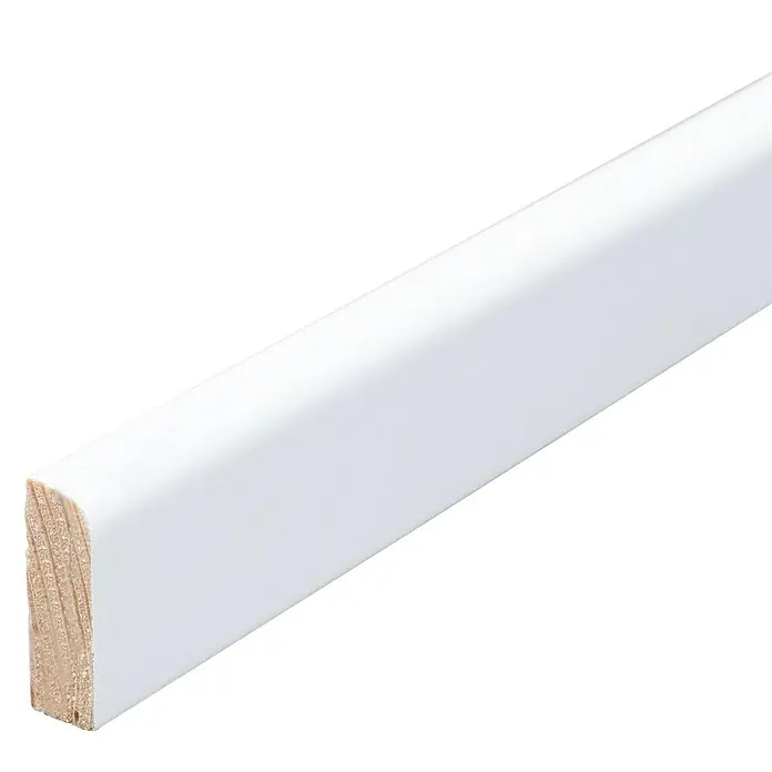 Sockelleiste - 240 x 0,9 x 2,3 cm, Nadelholz - Detailaufnahme einer weißen Viertelstab-Holzleiste, ideal für Fußleisten oder Zierleisten im Innenausbau. Die Leiste ist glatt und sauber verarbeitet.