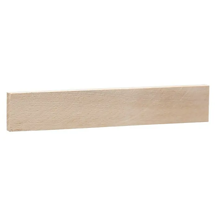Rechteckleiste - 100 cm x 35 mm x 8 mm, Buche - Ein einzelner, unbehandelter Holzstab liegt vor einem dunklen Hintergrund und zeigt seine natürliche Maserung und Form.