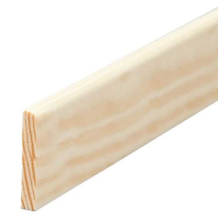 Rechteckleiste - 240 x 0,5 x 4 cm, Kiefer - Nahaufnahme eines unbehandelten, hellen Holzbretts mit sichtbarer Maserung, ideal für Bau- oder DIY-Projekte.