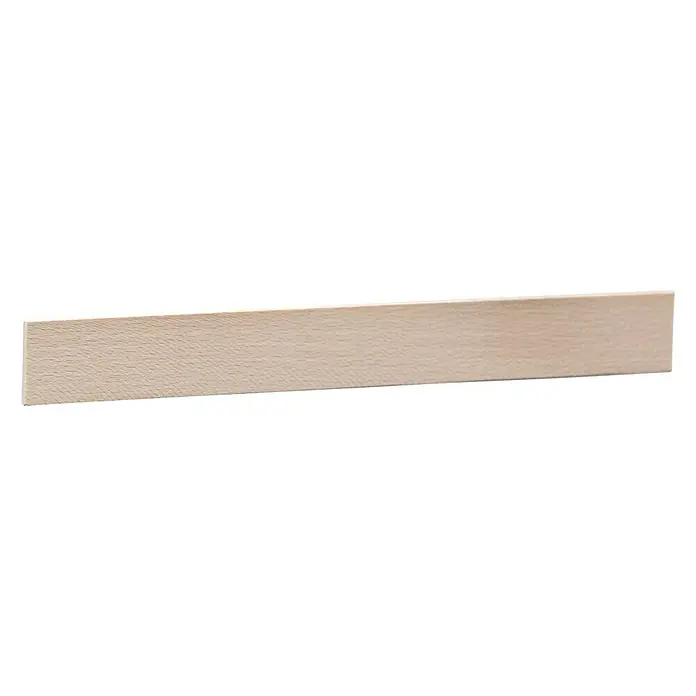 Rechteckleiste - 100 cm x 23 mm x 3 mm, Buche - Detailaufnahme eines hellen Holzstücks mit einer glatten Oberfläche, ideal für Möbelbau oder Innenausbauprojekte.