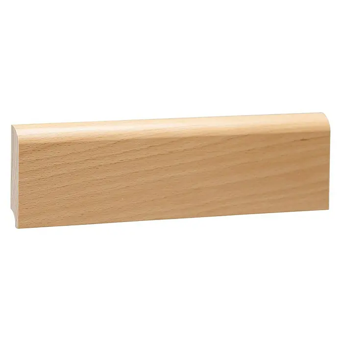 Sockelleiste - 240 x 1,3 x 6 cm, Buche - Ein helles, naturbelassenes Holzprofil mit abgerundeter Kante, ideal für Bodenleisten oder dekorative Zwecke. Die Holzmaserung ist gut sichtbar.