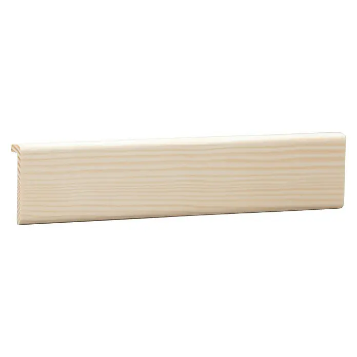 Winkelleiste - 90 cm x 45 mm x 15 mm, Kiefer - Ein Detailaufnahme einer Sockelleiste aus hellem Holz. Die Leiste hat eine abgerundete Kante und eine natürliche Maserung.