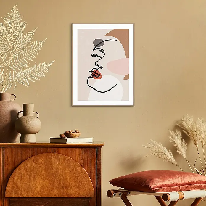 Reinders Bild Slim Frame WoodFace Patterns, B x H: 30 x 40 cm - Das moderne Kunstdruck-Wandbild zeigt ein abstraktes Frauengesicht mit minimalistischen Linien und sanften Farbtönen, ideal für moderne Wohnräume.