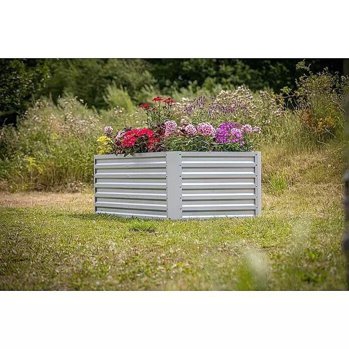 Hochbeet - 184 x 90 x 60 cm, Metall - Graues Hochbeet aus Wellblech, gefüllt mit bunten Blumen, auf grünem Gras.