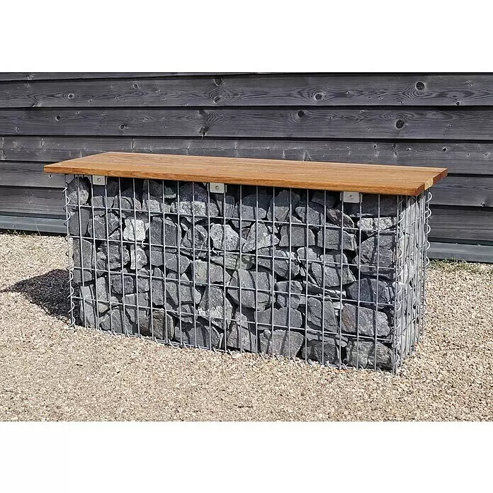 Gabiona Gabionenbank - 105 x 30 x 50 cm, Metall, Maschenbreite: 50 mm, Maschenhöhe: 100 mm - Gabionenbank mit Naturholzplatte, gefüllt mit grauen Steinen, draußen auf Kies.