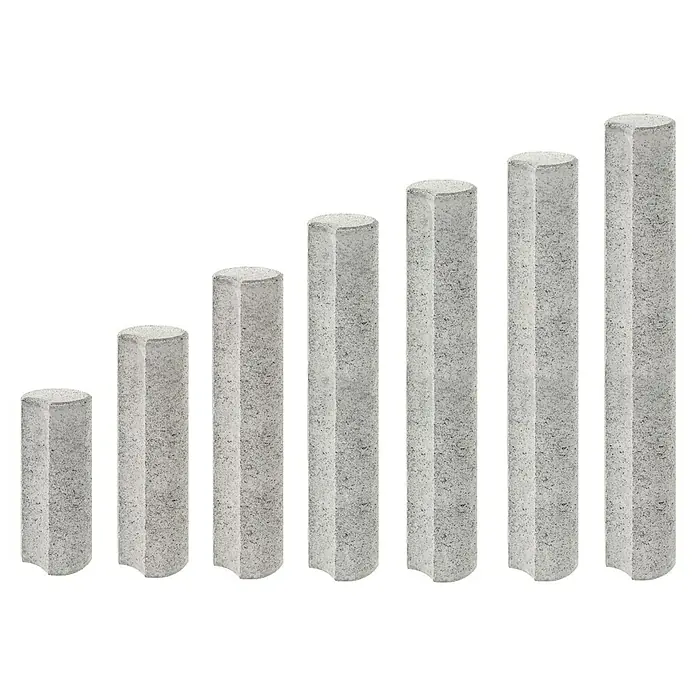 Diephaus RundpalisadeØ x H: 20 x 150 cm, Grau, Beton - Gestufte Reihe von Betonhexagonal-Säulen unterschiedlicher Höhe, aufsteigend von links nach rechts.