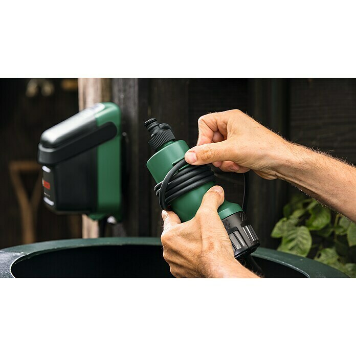 Bosch 18 V Power for All Akku-Regenfasspumpe GardenPump 18V-200018 V, Ohne Akku, Max. Fördermenge: 2.000 l/h Use Shot