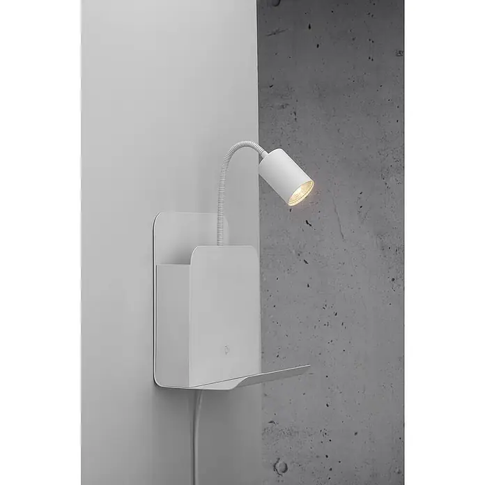 Nordlux Aplique de pared Roomi - 35 W, L x An x Al: 16,5 x 24,8 x 28,2 cm, Blanco, GU10 - Lámpara de pared blanca con estante y brazo flexible, ideal como lámpara de noche o de lectura, proporcionando iluminación práctica y almacenamiento extra.