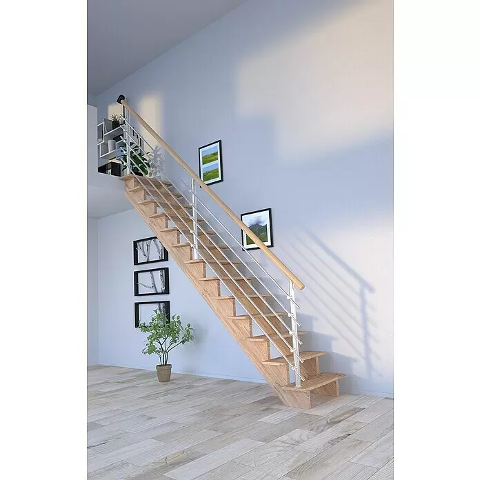 Starwood Raumspartreppe Lindos - Breite: 80 cm, Eiche, Geschosshöhe: 300 cm, Gerade, Montageseite Geländer: Wahlweise links/rechts, Designgeländer Edelstahl, Ohne Setzstufen - Holztreppe mit silbernen Geländern und hellem Holzhandlauf, in einem Innenraum.