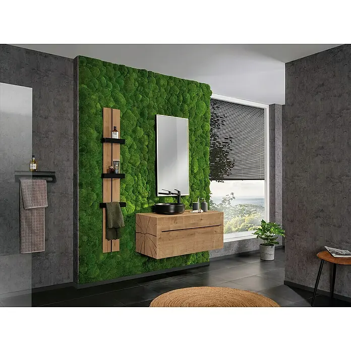 Lanzet Waschtischunterschrank100 x 45 x 45 cm, Berg Eiche - Badezimmer mit holzfurniertem Waschtisch und rundem, schwarzem Aufsatzwaschbecken vor einer Mooswand.