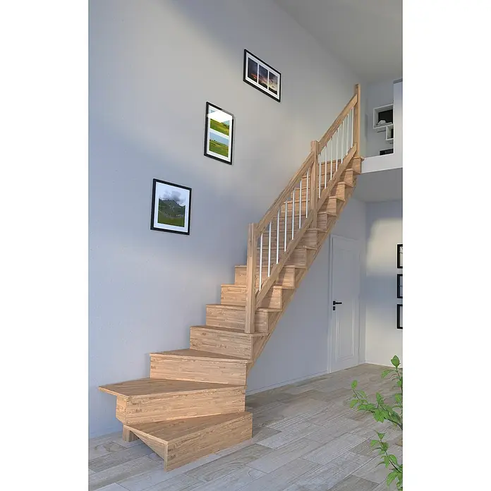 Starwood Raumspartreppe Lindos - Breite: 100 cm, Eiche, Geschosshöhe: 300 cm, 1/4-gewendelt rechts, Montageseite Geländer: Wahlweise links/rechts, Geländer Holz/Edelstahl, Mit Setzstufen - Eine elegante Holztreppe mit weißen Geländerstäben vor einer grauen Wand mit Bildern sorgt für einen stilvollen Aufgang im Raum.
