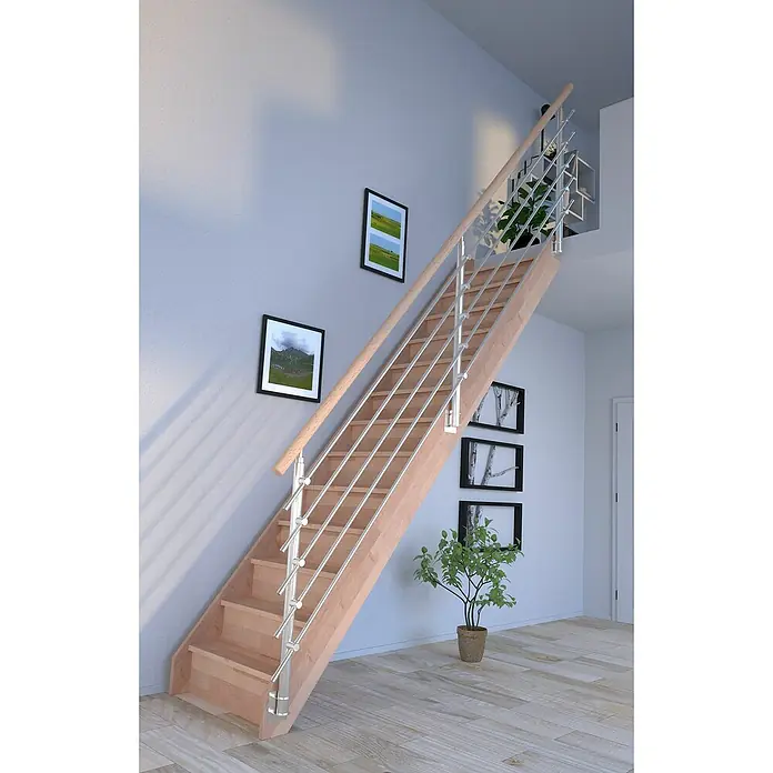Starwood Raumspartreppe Rhodos - Breite: 84 cm, Buche, Geschosshöhe: 300 cm, Gerade, Montageseite Geländer: Wahlweise links/rechts, Designgeländer Edelstahl, Mit Setzstufen - Treppe aus hellem Holz mit Edelstahlgeländer. Helle und freundliche Atmosphäre im Raum. Dekorative Elemente wie Bilder und Pflanzen.