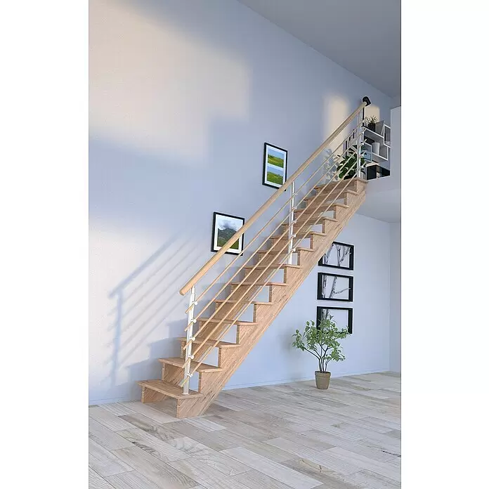 Starwood Raumspartreppe Lindos - Breite: 100 cm, Eiche, Geschosshöhe: 300 cm, Gerade, Montageseite Geländer: Wahlweise links/rechts, Designgeländer Holzrundstäbe, Ohne Setzstufen - Moderne Treppe aus hellem Holz mit elegantem Geländer aus Metall und Holz in einem modernen Wohnraum.
