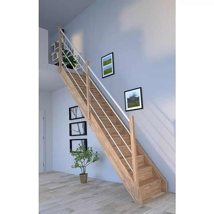 Starwood Raumspartreppe Rhodos - Breite: 80 cm, Eiche, Geschosshöhe: 300 cm, Gerade, Montageseite Geländer: Links, Geländer Holz/Edelstahl weiß, Mit Setzstufen - Eine moderne Innentreppe aus hellem Holz mit weißen Geländern, die zwei Ebenen in einem Haus verbindet.
