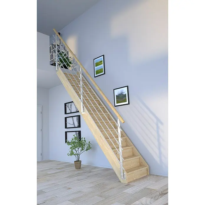 Starwood Raumspartreppe Korfu - Breite: 84 cm, Fichte, Geschosshöhe: 300 cm, Gerade, Montageseite Geländer: Wahlweise links/rechts, Designgeländer Edelstahl, Mit Setzstufen - Holztreppe mit Geländer aus silbernen Stäben und Holzhandlauf, eingebettet in ein helles, modernes Interieur.
