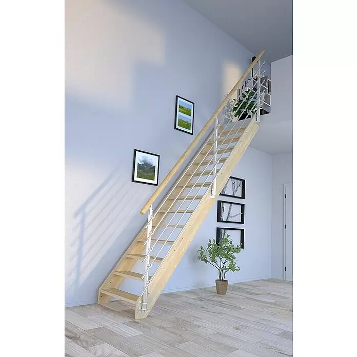 Starwood Raumspartreppe Korfu - Breite: 84 cm, Fichte, Geschosshöhe: 300 cm, Gerade, Montageseite Geländer: Wahlweise links/rechts, Designgeländer Edelstahl, Ohne Setzstufen - Helle Holztreppe mit silbernem Metallgeländer in modernem Interieur aufsteigend.