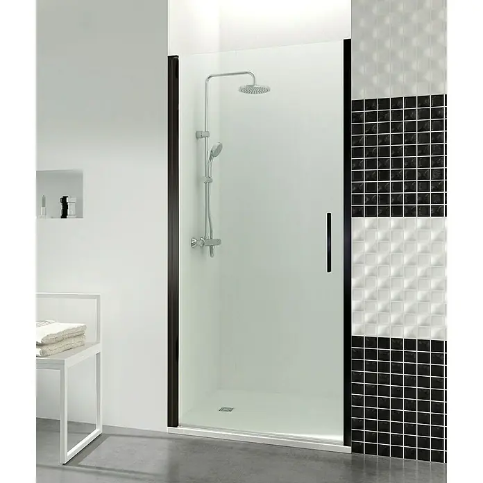 GME Mampara de ducha frontal Open Combi B - 60 x 195 cm, Vidrio transparente, Negro - Un baño elegante y moderno que muestra una ducha a ras de suelo con un elegante perfil negro, realzando una estética minimalista.