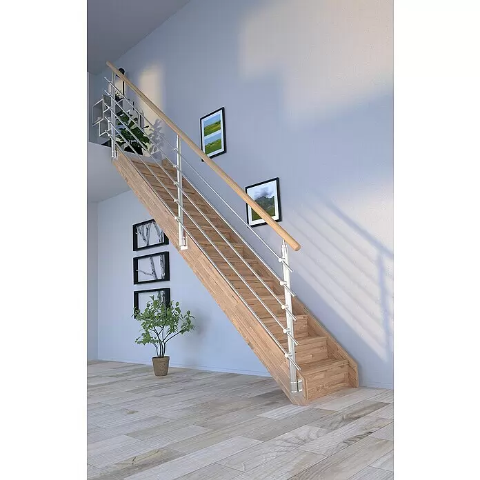 Starwood Raumspartreppe Mykonos - Breite: 85 cm, Eiche, Geschosshöhe: 280 cm, Gerade, Montageseite Geländer: Wahlweise links/rechts, Designgeländer Edelstahl, Mit Setzstufen - Moderne Holztreppe mit Metallstäben und Holzhandlauf in hellem Innenraum.