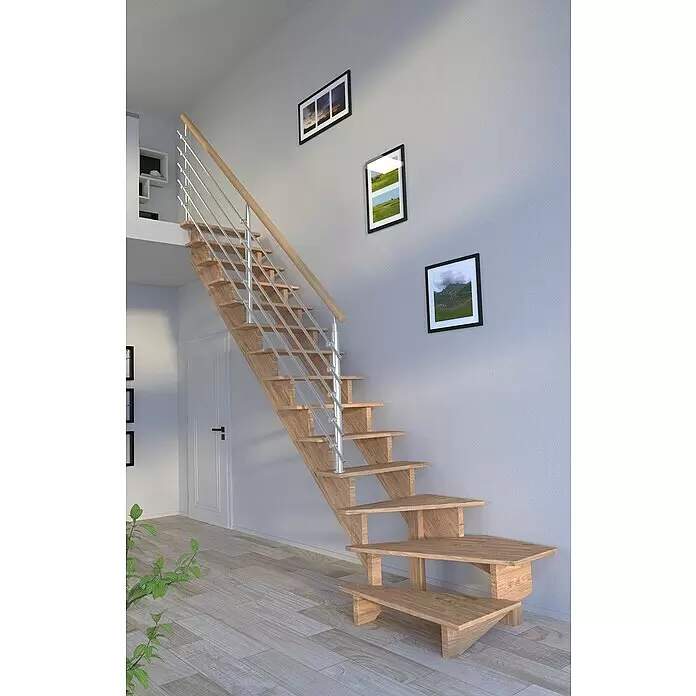 Starwood Raumspartreppe Lindos - Breite: 80 cm, Eiche, Geschosshöhe: 300 cm, 1/4-gewendelt links, Montageseite Geländer: Wahlweise links/rechts, Designgeländer Edelstahl, Ohne Setzstufen - Moderne helle Holztreppe mit silbernem Metallgeländer und Holzhandlauf, führt in einem zeitgenössischen Zuhause nach oben.