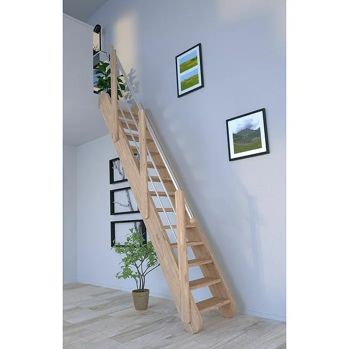 Starwood Raumspartreppe Samos - Breite: 68 cm, Eiche, Geschosshöhe: 250 cm - 285 cm, Gerade, Montageseite Geländer: Wahlweise links/rechts, Geländer Holz/Edelstahl Silber, Vollstufen - Eine hölzerne Raumspartreppe mit Stahlgeländer in einem hellen Raum mit Holzboden und Wanddekorationen.