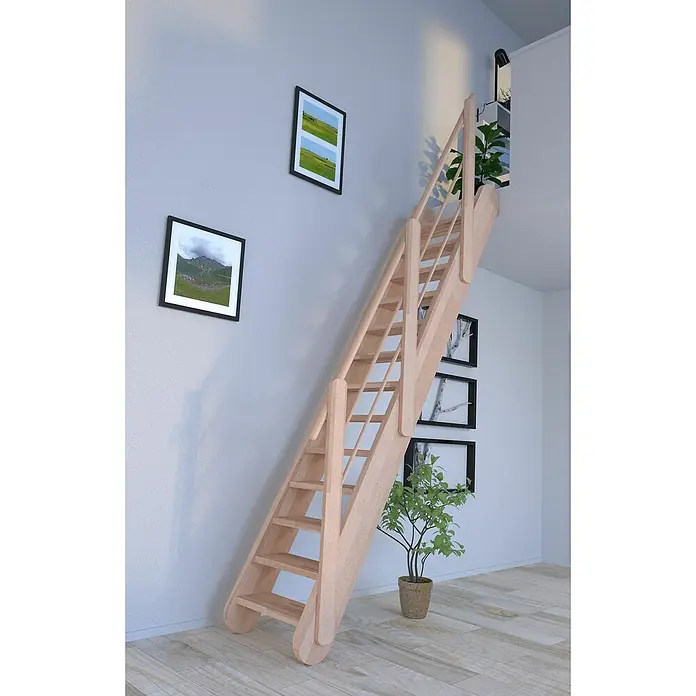 Starwood Raumspartreppe Samos - Breite: 68 cm, Buche, Geschosshöhe: 250 cm - 285 cm, Gerade, Montageseite Geländer: Wahlweise links/rechts, Designgeländer Holz/Holz, Vollstufen - Eine helle Holztreppe mit Geländer führt zu einem Dachbodenaufgang, die durch ihr schlichtes Design und die natürliche Holzfarbe besticht.