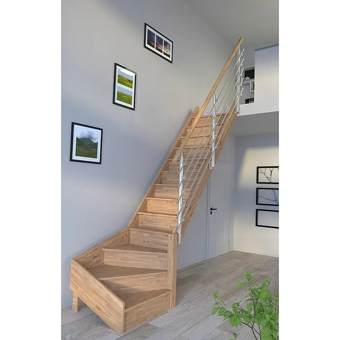 Starwood Raumspartreppe Rhodos - Breite: 84 cm, Eiche, Geschosshöhe: 300 cm, 1/4-gewendelt rechts, Montageseite Geländer: Wahlweise links/rechts, Designgeländer Edelstahl, Mit Setzstufen - Eine moderne Holztreppe mit Edelstahlgeländer fügt sich elegant in den hellen Raum ein und verbindet die Wohnebenen stilvoll.