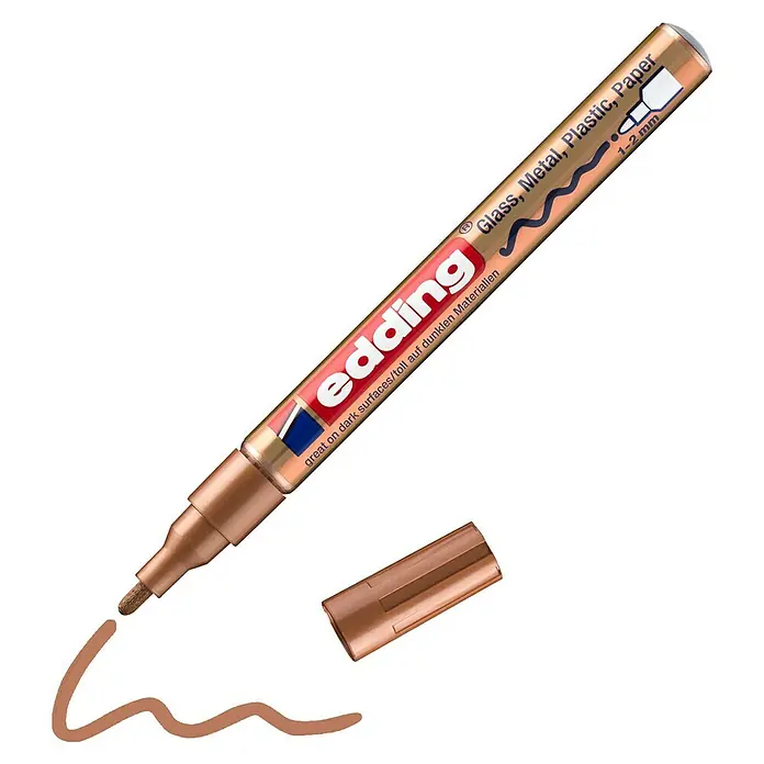 Edding Lackmarker - Kupfer, 1 mm - 2 mm, Rundspitze - Nahaufnahme eines bronzefarbenen Edding Lackmarkers mit abgenommener Kappe, der für Glas, Metall, Kunststoff und Papier geeignet ist.