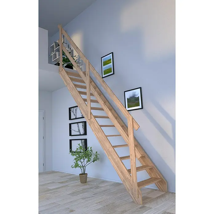 Starwood Raumspartreppe Rhodos - Breite: 79 cm, Eiche, Geschosshöhe: 300 cm, Gerade, Montageseite Geländer: Wahlweise links/rechts, Geländer Holz, Ohne Setzstufen - Helle Holztreppe mit Geländer und Stufen für den Innenbereich. Die Treppe führt zu einer oberen Ebene.