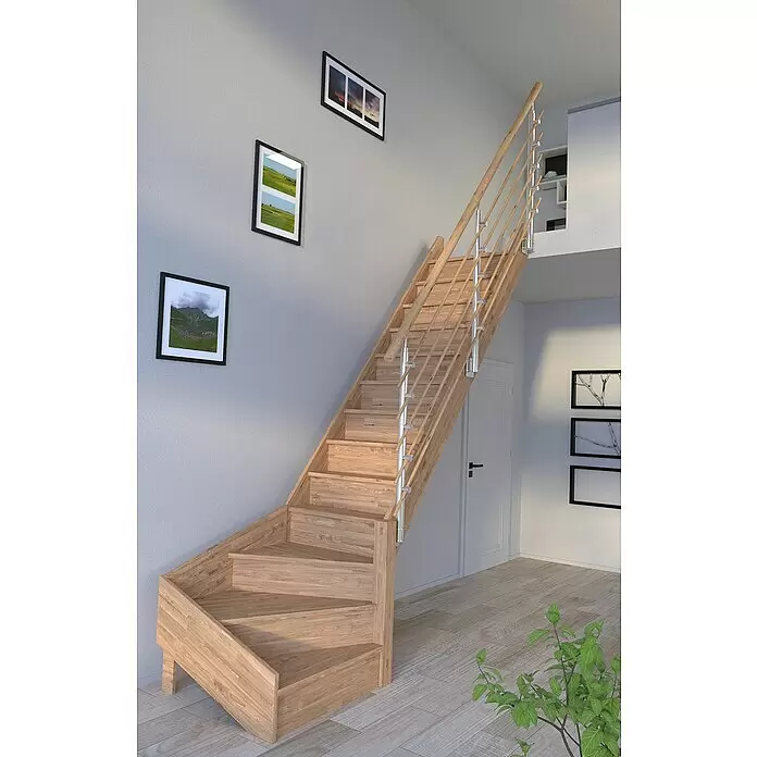 Starwood Raumspartreppe Rhodos - Breite: 84 cm, Eiche, Geschosshöhe: 300 cm, 1/4-gewendelt rechts, Montageseite Geländer: Wahlweise links/rechts, Designgeländer Holzrundstäbe, Mit Setzstufen - Helle Holztreppe mit modernem Holz- und Metallgeländer, aufsteigend in einem hellen Innenraum.
