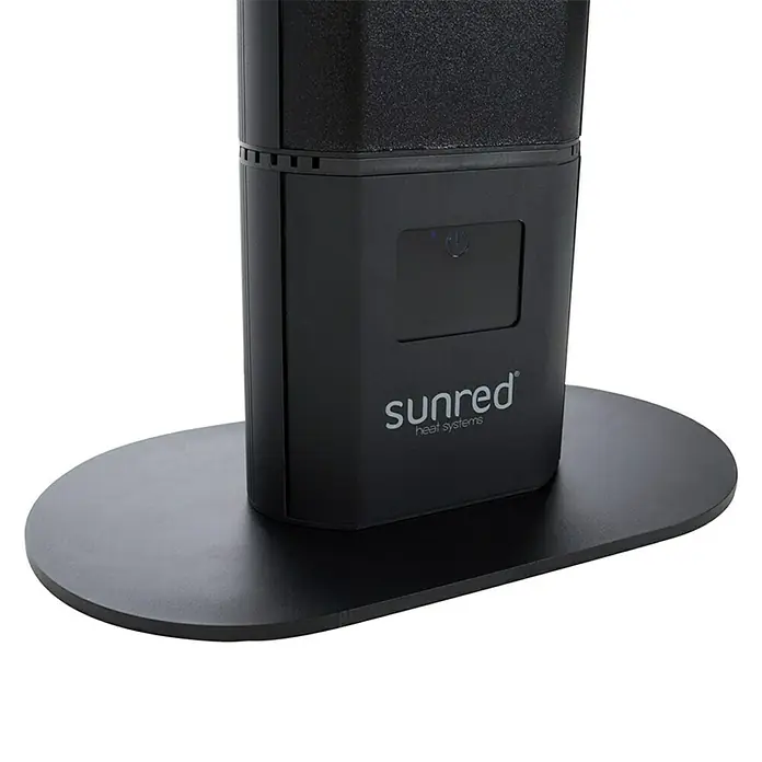 Sunred Infrarot-Heizstrahler Royal Diamond Valencia - 3.000 W, Schwarz, Höhe: 150 cm - Nahaufnahme einer Sunred-Heizung mit Fokus auf dem Sockel und dem "Sunred"-Logo.