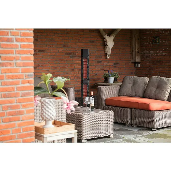 Sunred Infrarot-Heizstrahler Royal Diamond Valencia - 3.000 W, Schwarz, Höhe: 150 cm - Terrassenwärmer im Außenbereich mit Tisch und Sitzgelegenheiten. Der Heizstrahler sorgt für Wärme und eine gemütliche Atmosphäre.