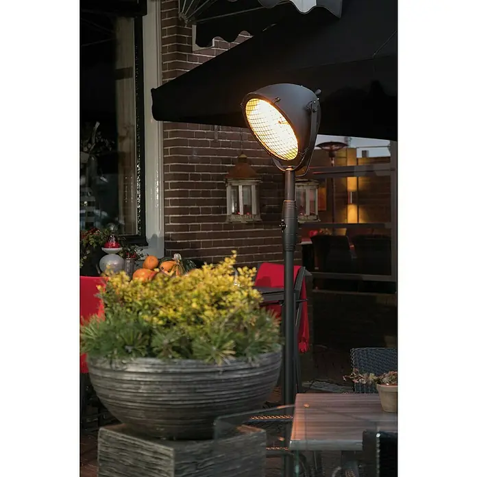 Sunred Halogen-Heizstrahler Indus - Höhe: 210 cm, 2.100 W, Schwarz - Die Heizlampe mit ihrem warmen Schein erhellt die dunkle Umgebung und sorgt für eine angenehme Atmosphäre auf der Terrasse.
