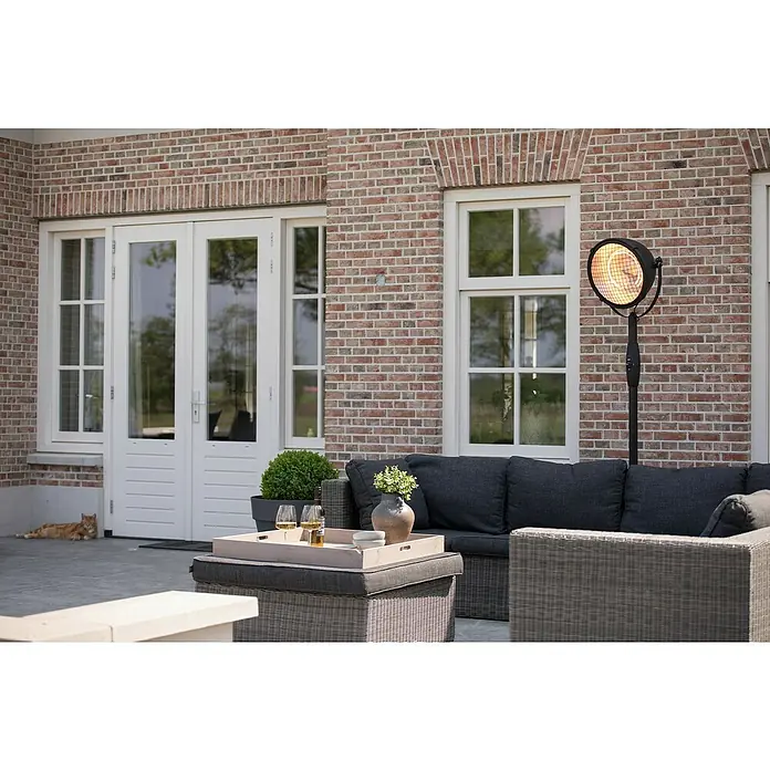 Sunred Calefactor halógeno Indus Standing 2100 - Altura: 210 cm, 2.100 W, Negro - Acogedor patio con un elegante calentador exterior, que brinda calor y mejora el ambiente acogedor.