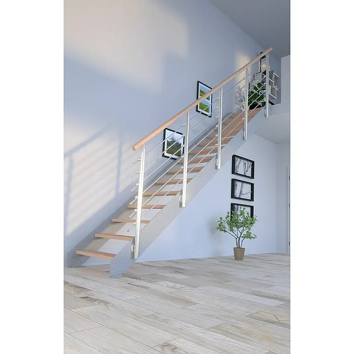 Starwood Wangentreppe KosFarbton Metall: RAL 9006, Breite: 108 cm, Buche, Geschosshöhe: 240 cm - 300 cm, Gerade, Designgeländer unbehandelt, Stufen unbehandelt - Elegante Treppe mit Holzstufen und Edelstahlgeländer. Die Konstruktion verbindet modernes Design mit natürlicher Wärme und passt perfekt in helle Räume.