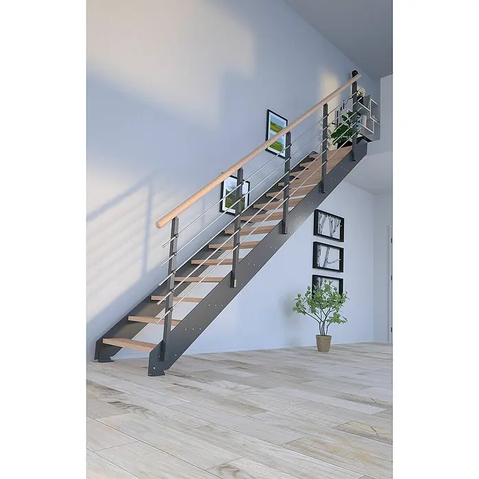 Starwood Wangentreppe Kos - Farbton Metall: DB 703, Breite: 106 cm, Buche, Geschosshöhe: 240 cm - 300 cm, Gerade, Metallgeländer pulverbeschichtet, Stufen unbehandelt - Eine elegante Treppe mit Holzstufen und Geländer aus Edelstahl, die in einem modernen Innenraum aufwärts führt.