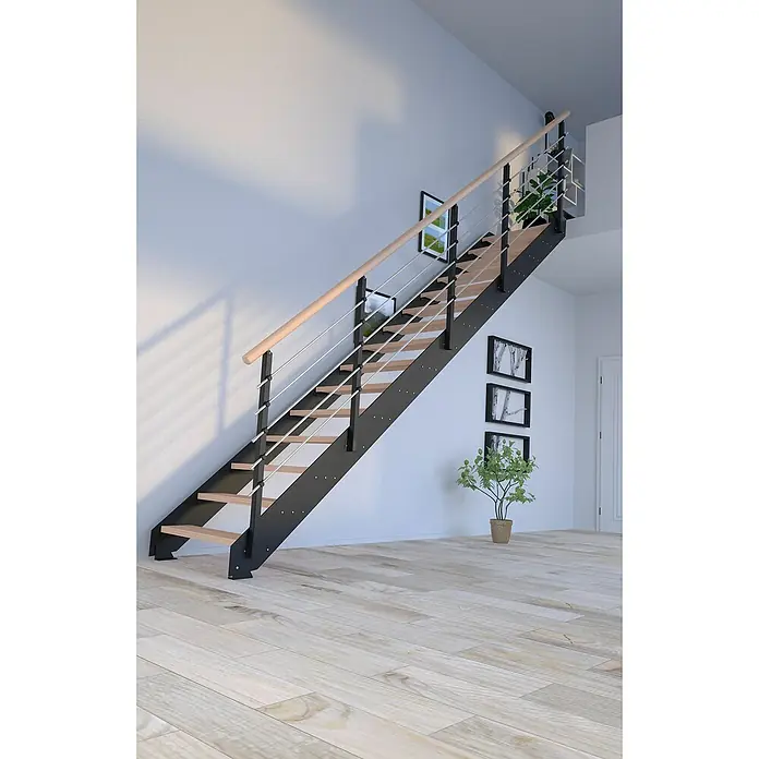 Starwood Wangentreppe Kos - Farbton Metall: RAL 9005, Breite: 106 cm, Buche, Geschosshöhe: 260 cm - 320 cm, Gerade, Metallgeländer pulverbeschichtet, Stufen unbehandelt - Eine moderne Treppe mit Holzstufen und Stahlgeländer. Das helle Holz und der dunkle Stahl schaffen einen stilvollen Kontrast.