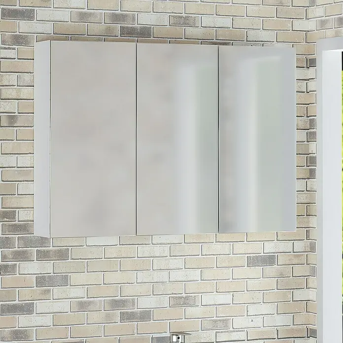 Artysan Armario con espejo - An x Al: 90 x 65 cm, Plástico, Blanco - Un armario de pared blanco de tres puertas está montado en una pared de ladrillo, perfecto para guardar cosas del baño.