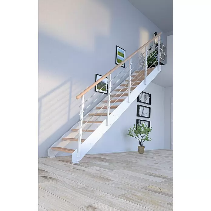 Starwood Wangentreppe Kos - Farbton Metall: RAL 9003, Breite: 87 cm, Buche, Geschosshöhe: 220 cm - 280 cm, Gerade, Metallgeländer pulverbeschichtet, Stufen unbehandelt - Moderne Innentreppe mit hellen Holzstufen, weißen Wangen, horizontalen Metallstäben und Holzhandlauf, in hellem Raum.