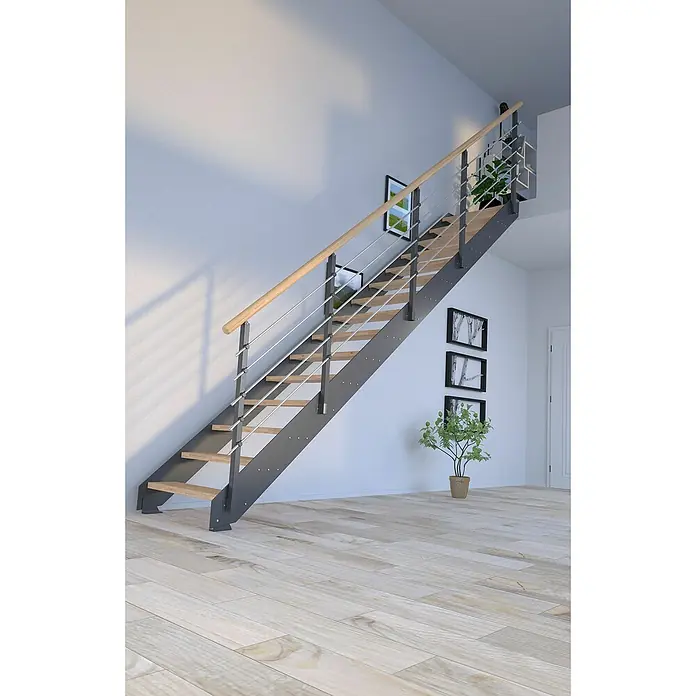 Starwood Wangentreppe KosFarbton Metall: DB 703, Breite: 87 cm, Eiche Rustik, Geschosshöhe: 260 cm - 320 cm, Gerade, Metallgeländer pulverbeschichtet, Stufen unbehandelt - Eine moderne Treppe mit Holzstufen und einem Stahlgeländer fügt sich nahtlos in ein helles, minimalistisches Interieur ein. Die Treppe ist ein echter Hingucker.