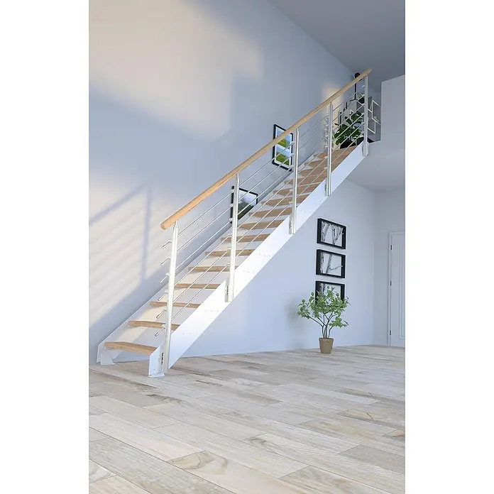 Starwood Wangentreppe Kos - Farbton Metall: RAL 9003, Breite: 108 cm, Eiche Rustik, Geschosshöhe: 260 cm - 320 cm, Gerade, Designgeländer unbehandelt, Stufen unbehandelt - Helle Holztreppe mit Edelstahlgeländer in modernem Design. Die Treppe integriert sich perfekt in den minimalistischen Raum.