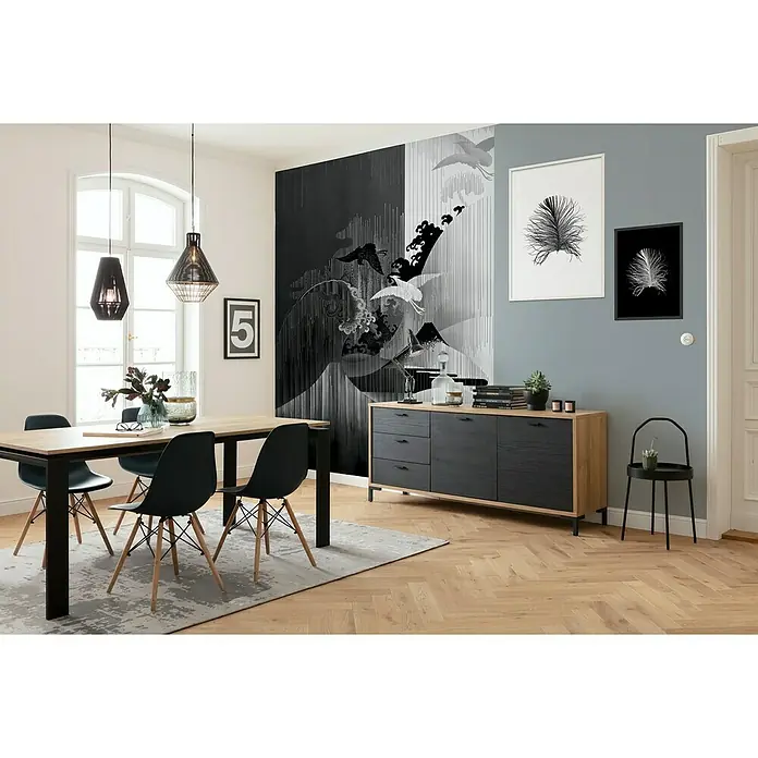 Komar Ink Fototapete Yin Yang4 -tlg., B x H: 200 x 280 cm, Vlies - Modernes Esszimmer mit Esstisch, Stühlen, Sideboard und dekorativer Wandgestaltung in Schwarz-Weiß. Elegantes Ambiente für stilvolles Wohnen.