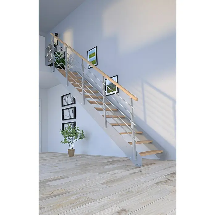 Starwood Wangentreppe KosFarbton Metall: RAL 9006, Breite: 87 cm, Eiche, Geschosshöhe: 220 cm - 280 cm, Gerade, Metallgeländer pulverbeschichtet, Stufen farblos geölt - Helle Treppe mit Holzstufen und Geländer. Die Treppe führt in ein helles, modernes Zuhause und harmoniert mit dem Holzboden.