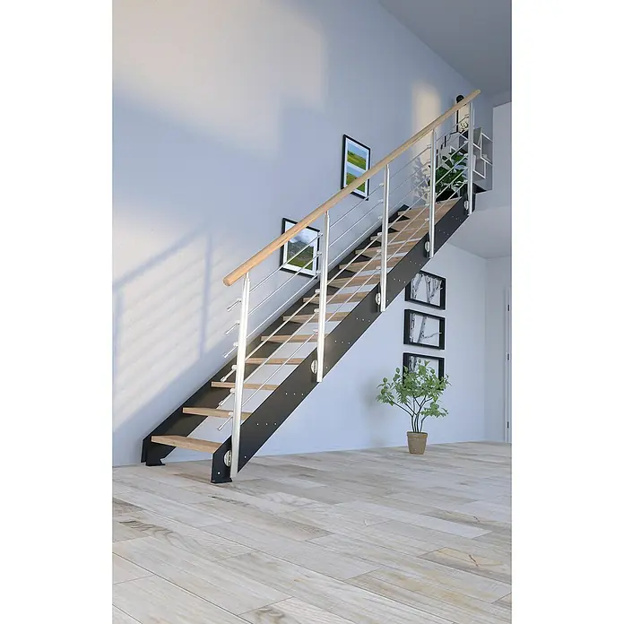 Starwood Wangentreppe KosFarbton Metall: RAL 9005, Breite: 89 cm, Eiche Rustik, Geschosshöhe: 220 cm - 280 cm, Gerade, Designgeländer unbehandelt, Stufen unbehandelt - Elegante Treppe mit Holzstufen, Edelstahlgeländer und schwarzem Rahmen vor einer hellen Wand mit Dekorationen. Blickfang im modernen Zuhause.
