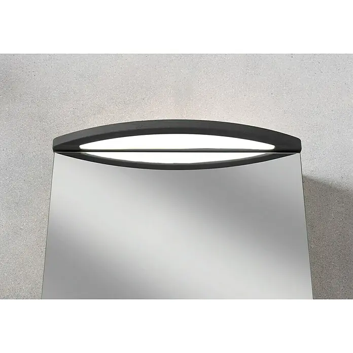Camargue Swing LED-Spiegelschrank - B x H: 60 x 70,5 cm, Mit Beleuchtung, DIN Anschlag: Links, Grafit, Glas - Nahaufnahme eines Spiegels mit einer integrierten Beleuchtung, die ein weiches, diffuses Licht abgibt und eine moderne Note verleiht.